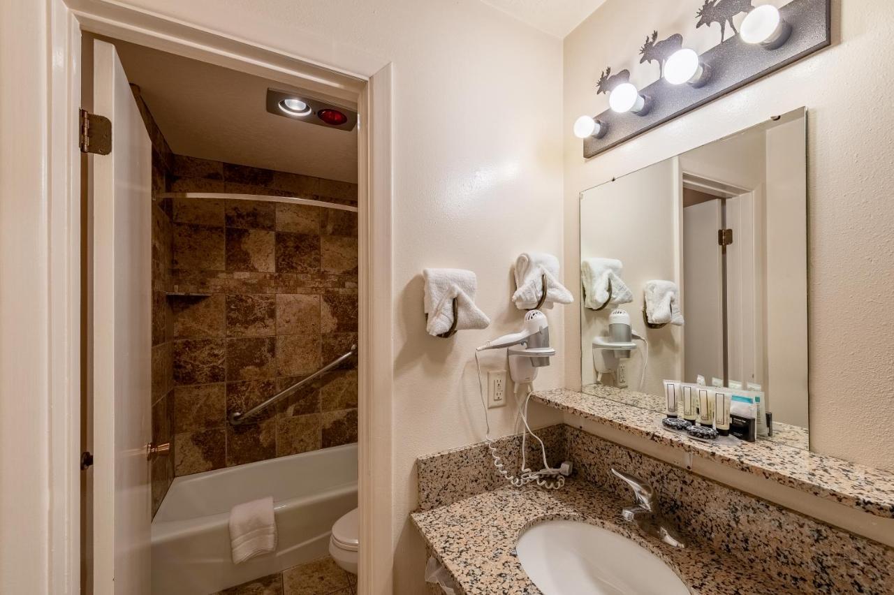 49'Er Inn & Suites Джаксън Екстериор снимка